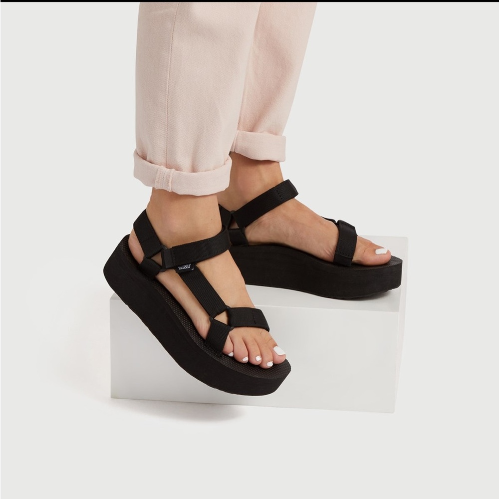 TEVA WOMEN'S UNIVERSAL PLATFORM SANDALS in Black